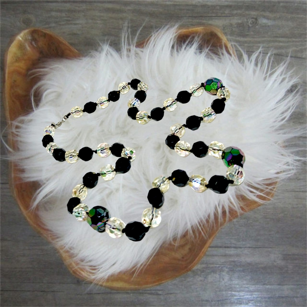 🙋 10/$20.  Clear and Black Multifaceted Beads Necklace